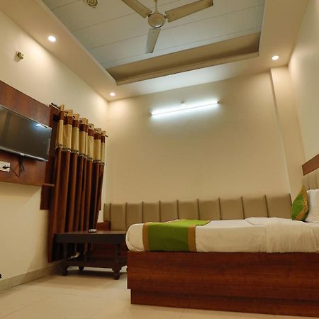 Hotel Haridev Roorkee Esterno foto